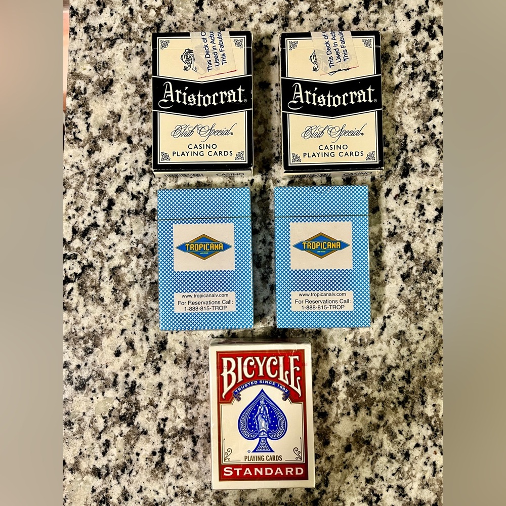 🌟5 decks of cards. Sealed. Cool casino decks! Used but sealed 😁 All yours!😎